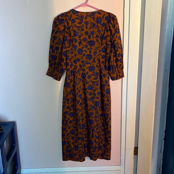 A beautiful mid-length Zara dress. - Picture 2 of 3